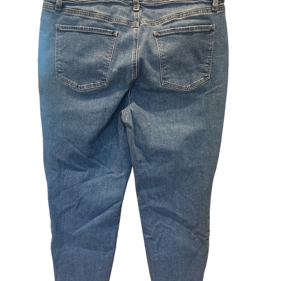 Talbots Slim Ankle Jean Size 12 Frayed Hem Mid-Rise Denim Medium Wash EUC - Picture 5 of 7